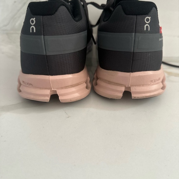 On cloudflow women’s Running Charcoal and Blush Sneakers - Picture 3 of 8